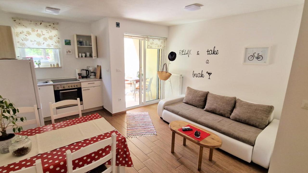 Apartment Pipo คิร์ก ภายนอก รูปภาพ