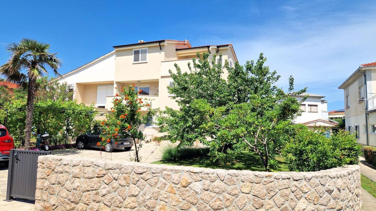 Apartment Pipo คิร์ก ภายนอก รูปภาพ